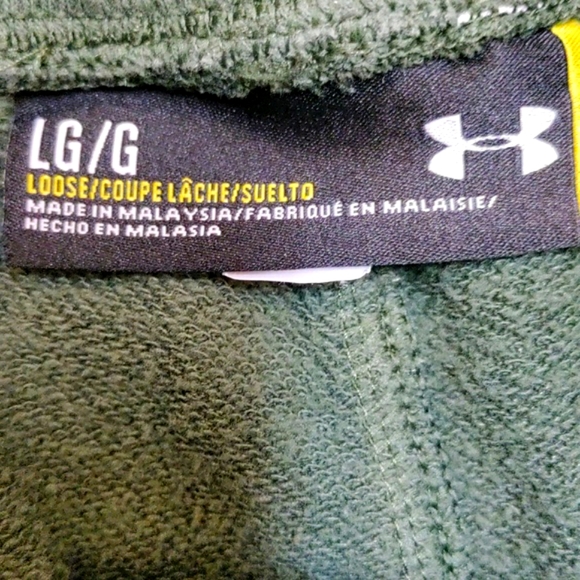 Under Armour men's green camo shorts. Tie around waist. Like New - Picture 2 of 3